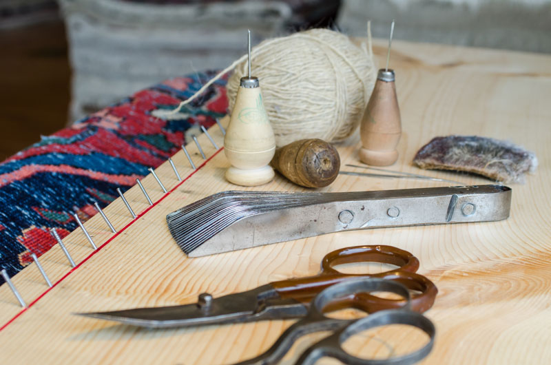 Quels sont les outils pour réaliser un tapis d'orient de nos jours ? - Le  Laboratoire du Tapis - Restauration de tapis à Paris