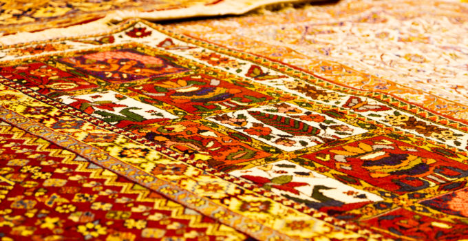 Nettoyer du pipi de chat sur un tapis à Saint Cloud