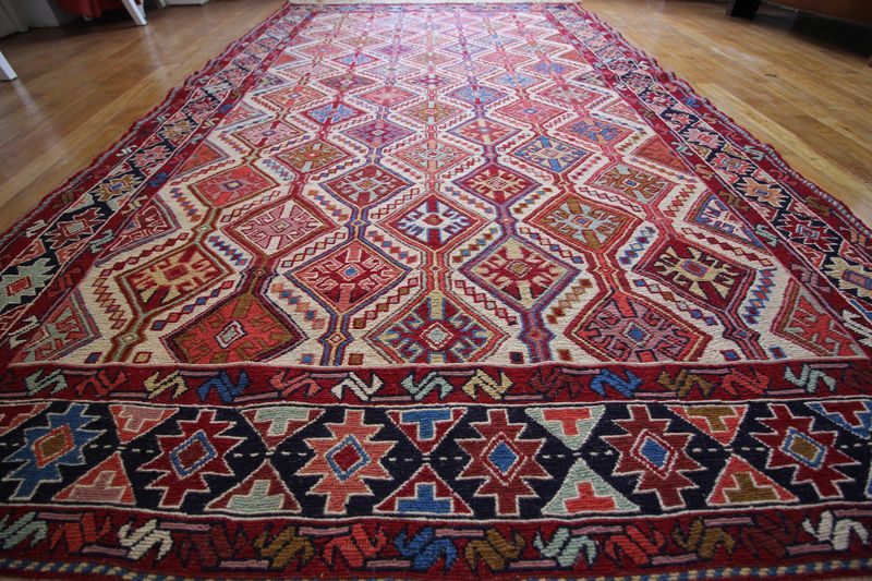 Quels sont les outils pour réaliser un tapis d'orient de nos jours ? - Le  Laboratoire du Tapis - Restauration de tapis à Paris