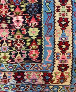 Alternative view of Kilim Seneh médaillon rouge 2