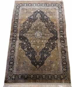 Tapis ghoum soie motif floral stylisé