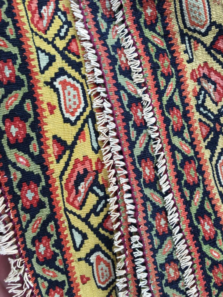 Les mousses et shampoings : dangers méconnus pour certains tapis 2 IMG 9541 scaled 1